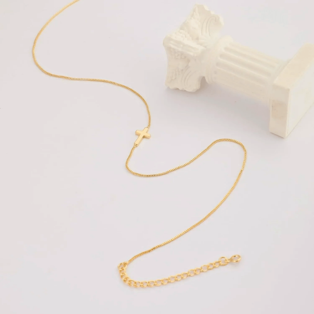 Kreuzkette in Goldfarbe für Damen – Wasserfest &amp; Hypoallergen | Diamanta Silent Grace