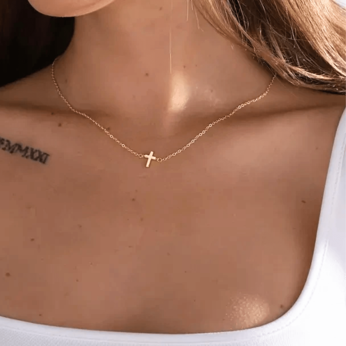 Minimalistische Kreuzkette in Gold – Diamanta Pure Grace™