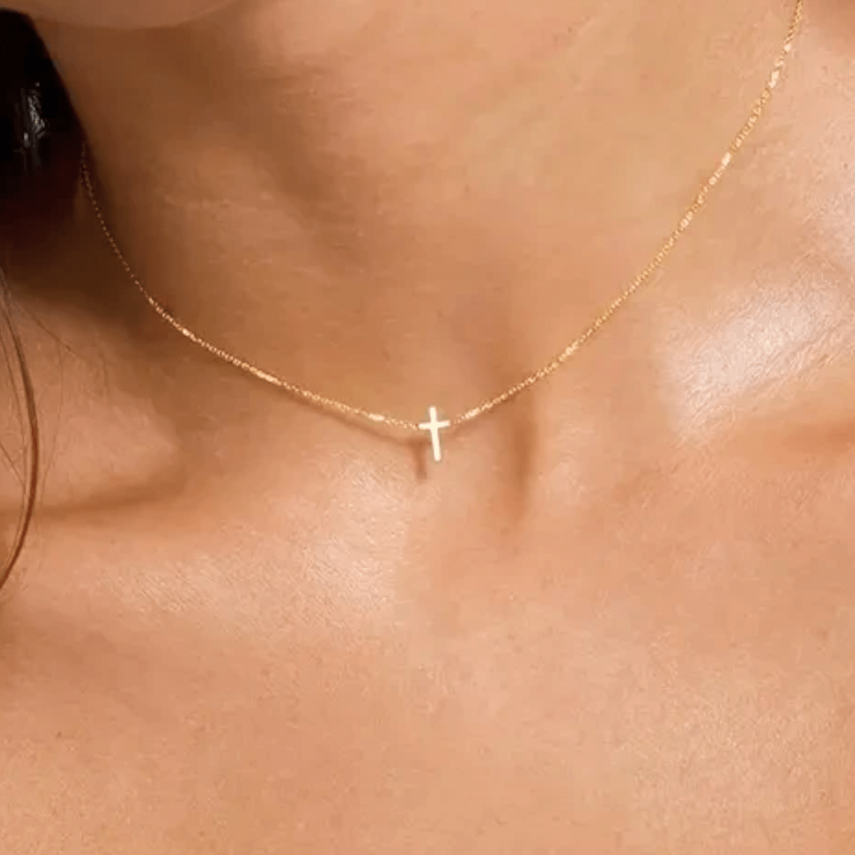Minimalistische Kreuzkette in Gold – Diamanta Pure Grace™