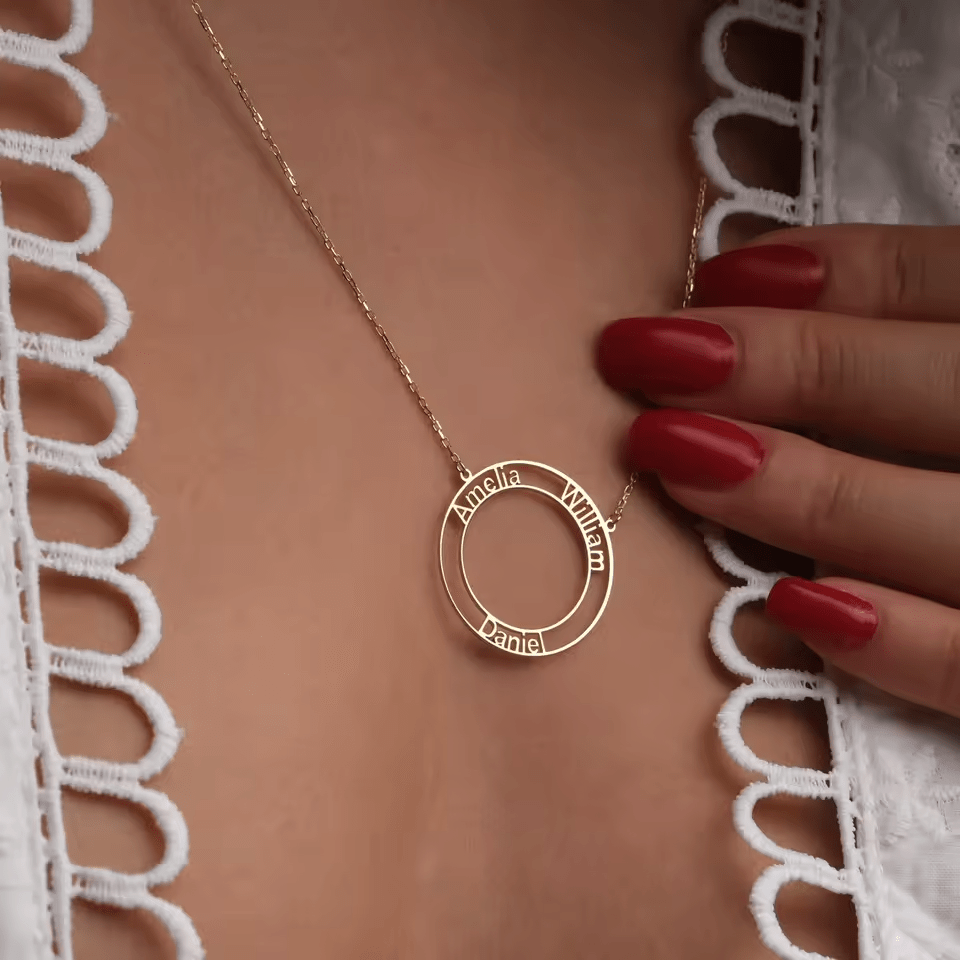 Gravierte Namenskette im Kreisdesign – Personalisiertes Geschenk in Gold | Diamanta Unity Circle™