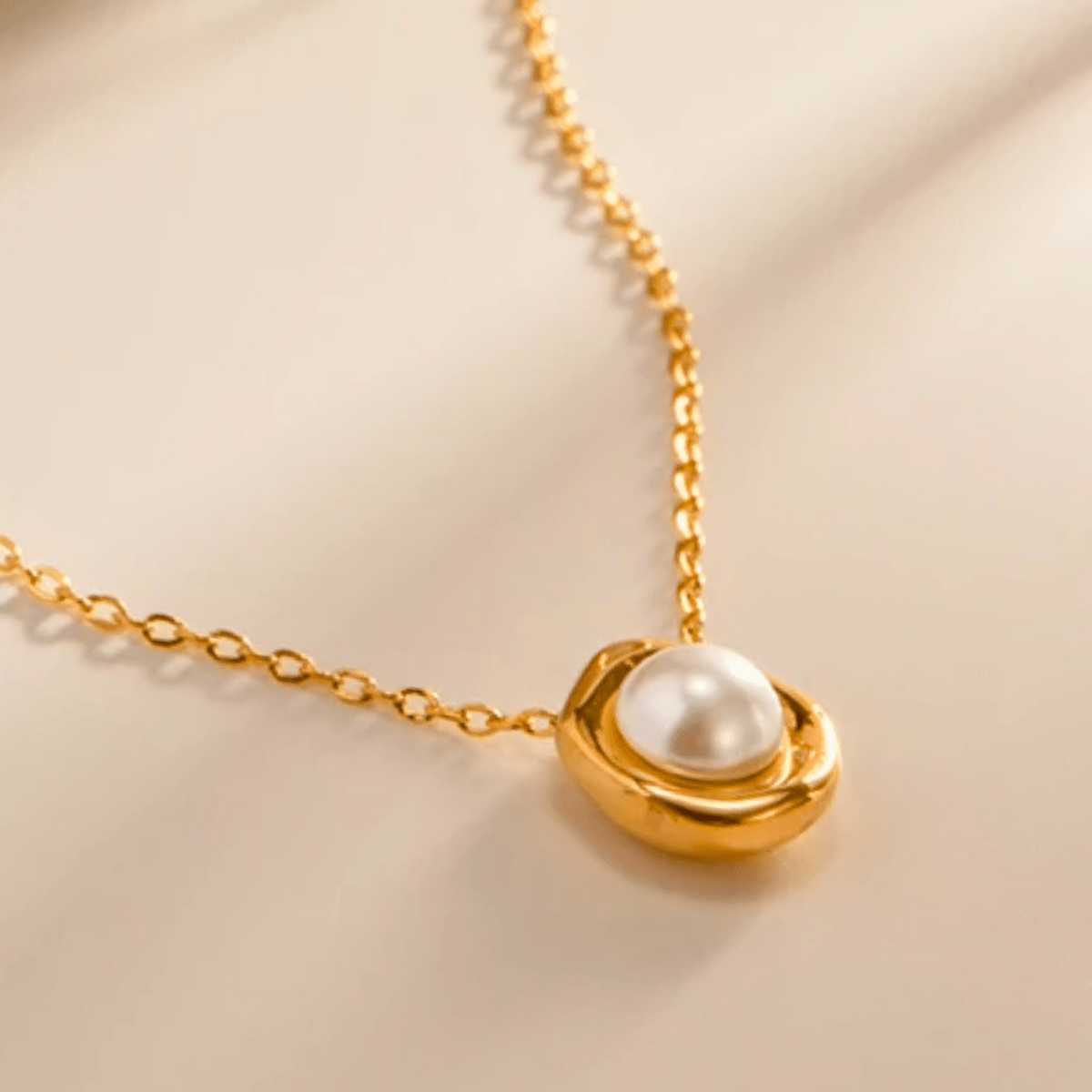 Halskette mit Perlenanhänger in Goldton Diamanta Soft Glow™